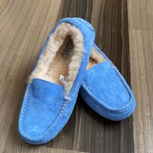 UGG Ansley Moccasin - size 6